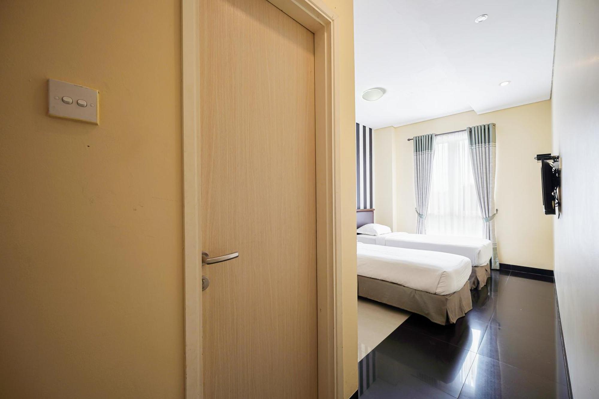 Multi 88 Syariah Hotel Jakarta Exterior photo